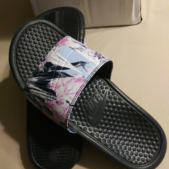 Nike Slides - Picture 4 of 8